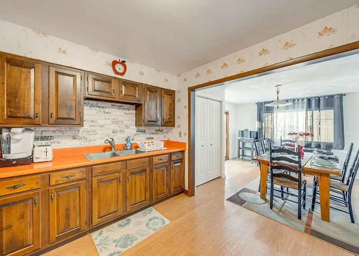 Ferienhaus 5 Mi To Dtwn Rockford: Pet-friendly W/ Yard!