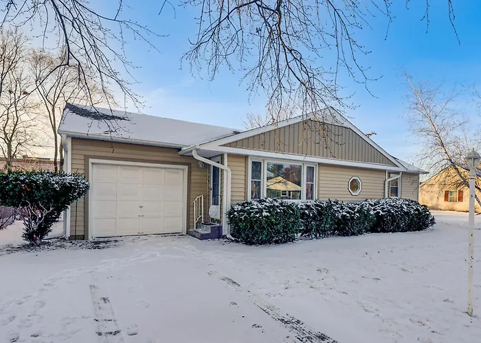 5 Mi To Dtwn Rockford: Pet-friendly W/ Yard! Loves Park
