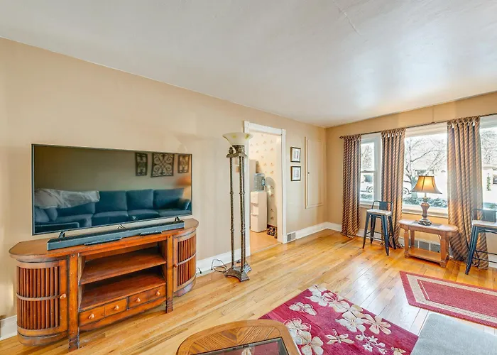 5 Mi To Dtwn Rockford: Pet-friendly W/ Yard! Ferienhaus