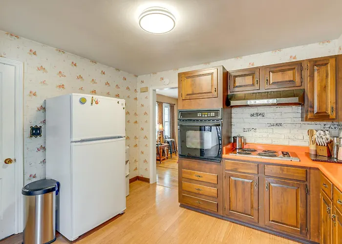 Ferienhaus 5 Mi To Dtwn Rockford: Pet-friendly W/ Yard!