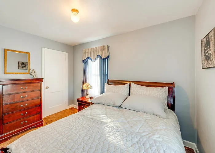5 Mi To Dtwn Rockford: Pet-friendly W/ Yard! Loves Park