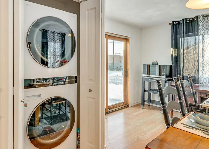 5 Mi To Dtwn Rockford: Pet-friendly W/ Yard! * Loves Park