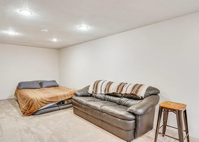 5 Mi To Dtwn Rockford: Pet-friendly W/ Yard! * Loves Park