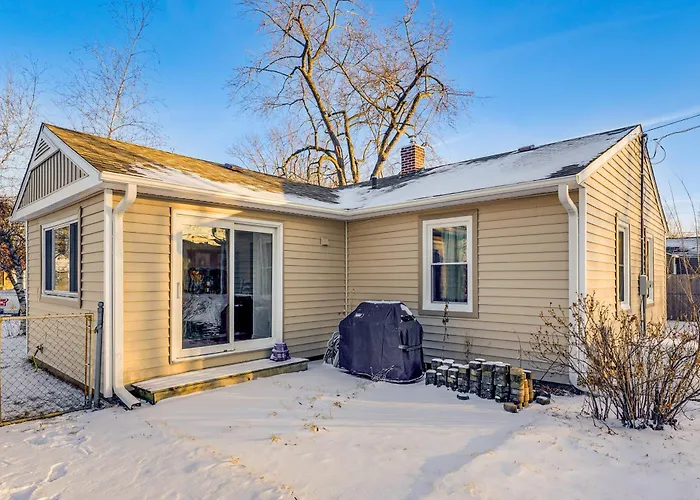 Ferienhaus 5 Mi To Dtwn Rockford: Pet-friendly W/ Yard!