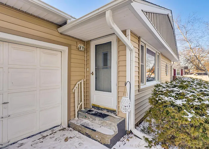 5 Mi To Dtwn Rockford: Pet-friendly W/ Yard! Ferienhaus Loves Park
