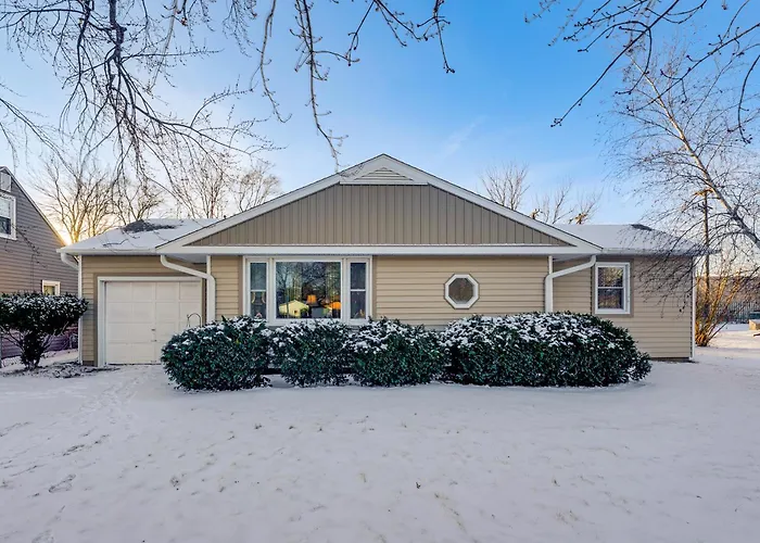 Ferienhaus 5 Mi To Dtwn Rockford: Pet-friendly W/ Yard!